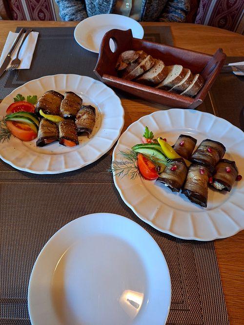 Auberginenröllchen mit Tomate oder Walnusscreme at Restaurant Trojka in Aschaffenburg