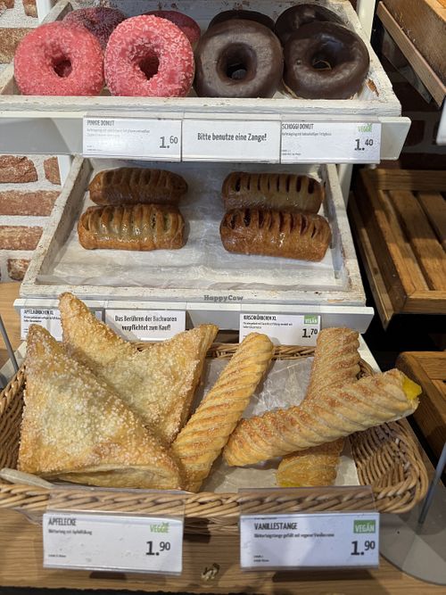 Vegan cherry and apple pickets and vanilla danish   at BackWerk in Moers