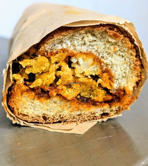 Vegan cauliflower sandwich at Booggie in Bergerac