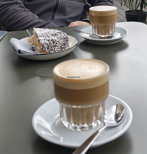 Kaffee und Kokoskuchen at Goodways Coffee in Stockach