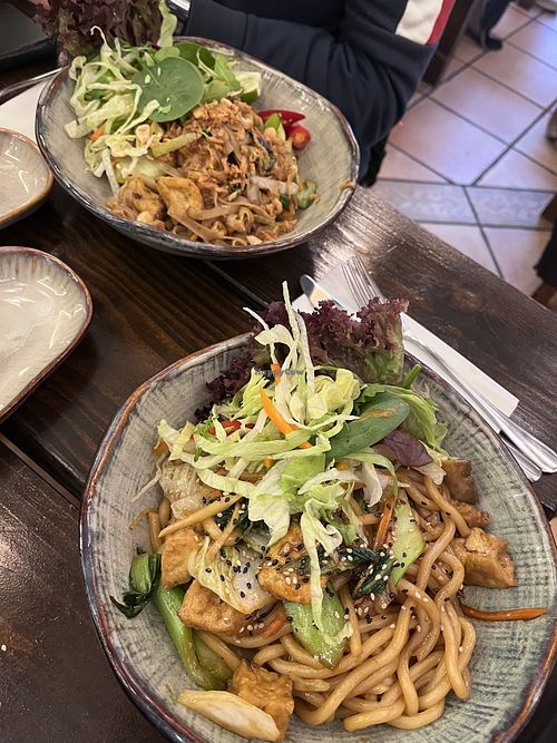 Pad Thai (top left) and Yaki Udon with tofu without eggs  at Com Ba Mien Bad Kreuznach in Bad Kreuznach