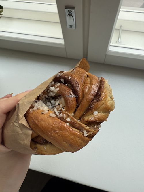 Vegan cinnamon bun  at Bakery Iita - Töölö in Helsinki