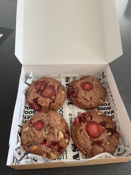 Cookies fraise, chocolat blanc, macadamia  at Camaoh in Liege