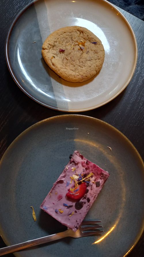 cheesecake cookie 3,50€ & raw cake at Cafe DearDarling in Marburg