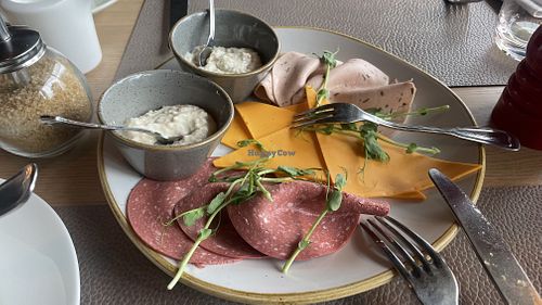 The platter with vegan bread toppings that I got on request for breakfastt  at Romantik Hotel Fuchsbau  in Timmendorfer Strand