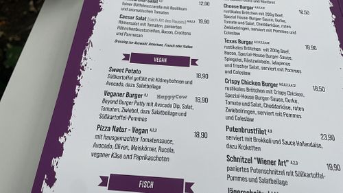 Ausschnitt aus der Speisekarte mit veganen Hauptgerichten   at Bambusgarten Hamburg in Hamburg