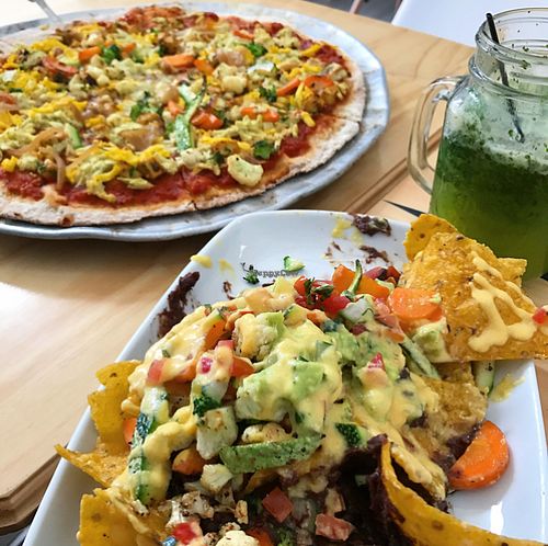pizza & nachos at Mantras - San Pedro in San Pedro