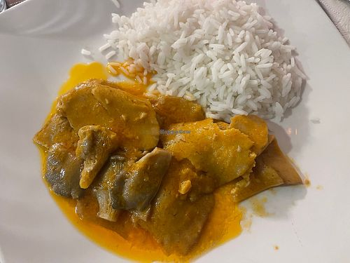 Seitán con salsa de champiñóns e arroz  at Shangri-La in Ourense