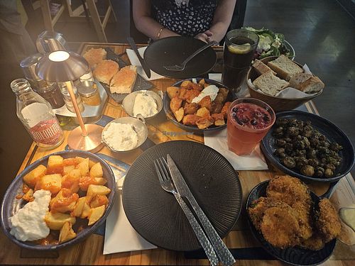Patatas bravas, aioli, garlic mushrooms and battered zucchini and aubergine, and a vegan salad. The bruschetta was vegetarian (for my friend) at Mundo Tapas - Checkpoint Charlie in Berlin