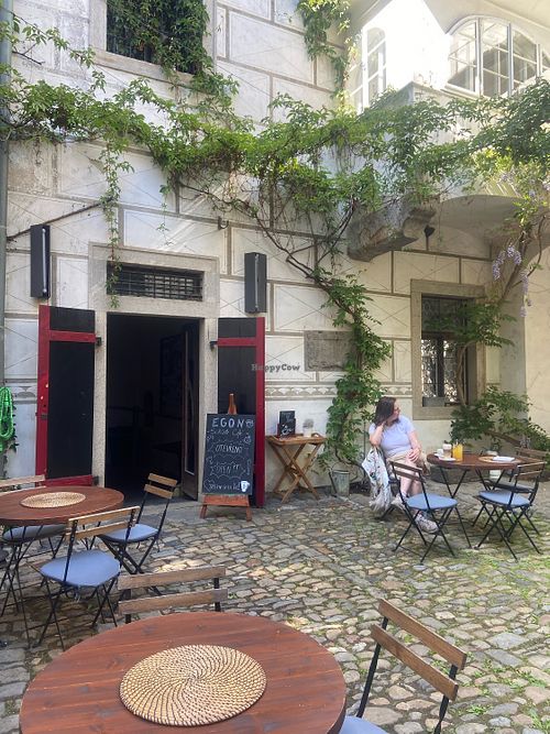 Eingangsbereich und Innenhof  at Egon Café in Cesky Krumlov