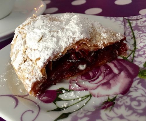 serbian cherry strudel at Veel Good in Darmstadt