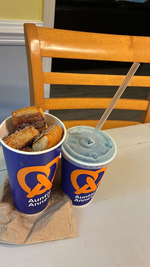Cinnamon sugar pretzel nuggets made vegan by request   at Auntie Anne's in Mobile