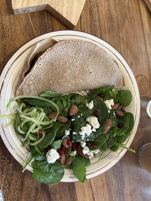 Vegan galette met paddestoelen, rucola and granaatappel pitten, met vegan witte kaas en gezouten amandelen  at SPOT. Nijmegen in Nijmegen