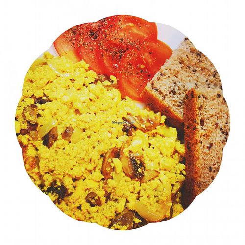Tofu scramble at Kawiarnia Fawory in Warsaw