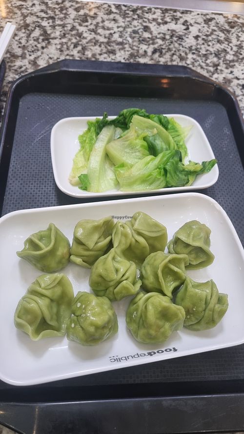 Steamed vegetarian dumplings at Bafang Dumpling (Silvercord) in Kowloon