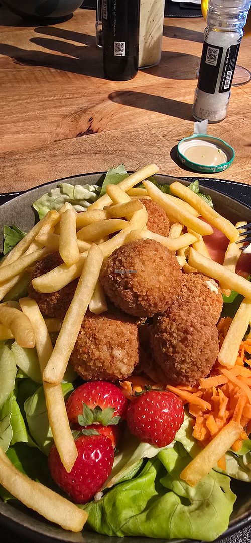 Vegan croquettes with a salad at Bistro Folie  in Ronse