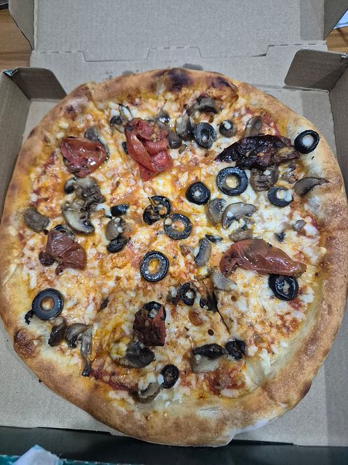 Vegan wonder pizza at 1441 Pizzeria Kemps Corner in Mumbai