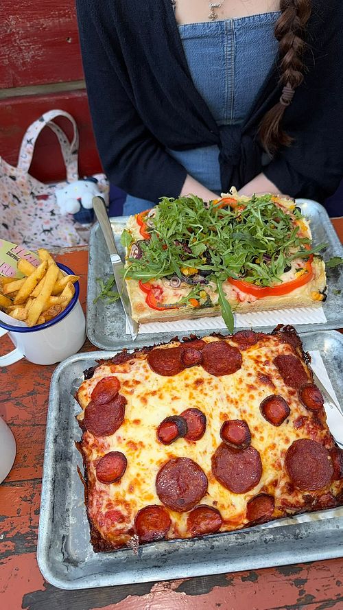 Vegan vegtable pizza (at the top! Non vegan option at the bottom) at Lord High Admiral in Plymouth