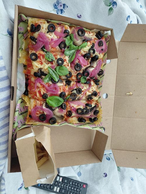 Vegan weg pizza and chip at Lord High Admiral in Plymouth