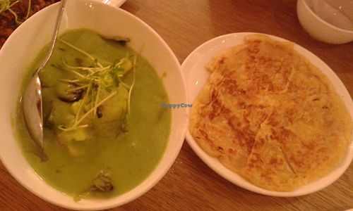 Thai curry and bread at Inno Veggie in Hong Kong Island