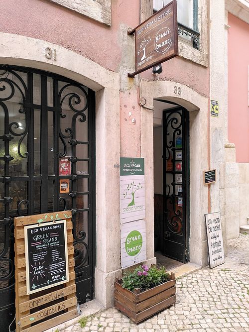 Entrance at Sapato Verde in Lisbon