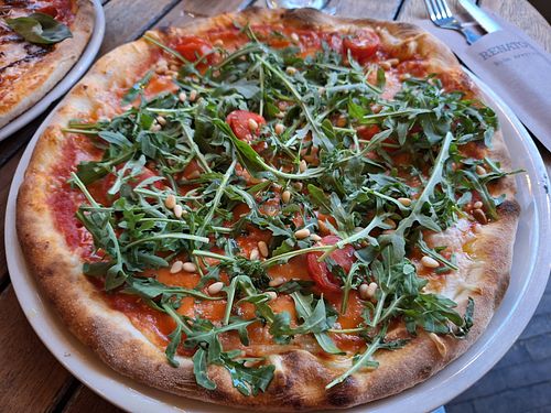 Pizza met vegan mozzarella at Renato's Pizza De Pijp in Amsterdam