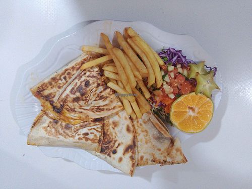 Quesadillas vegetarianas at CHELI Más Que Un Antojo in Talamanca