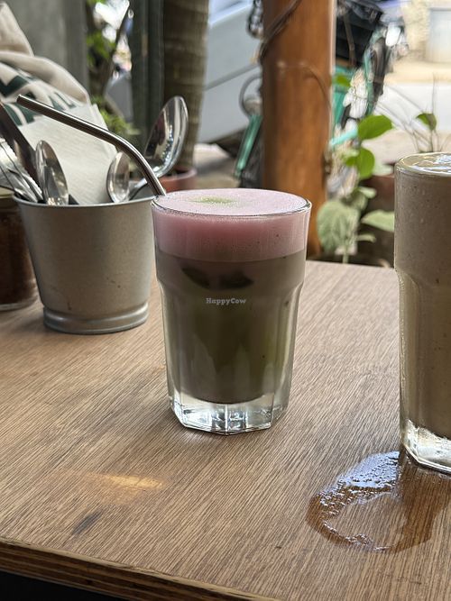 Strawberry matcha w oat mylk   at Granita in 