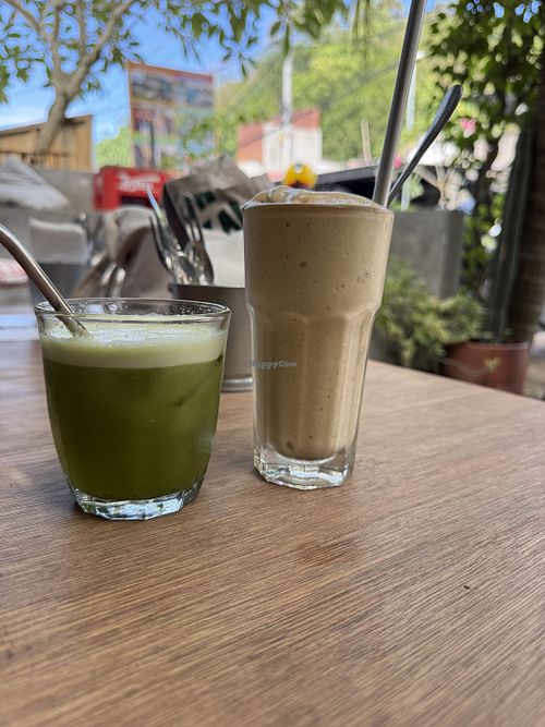Peanut smoothie and green juice   at Granita in 