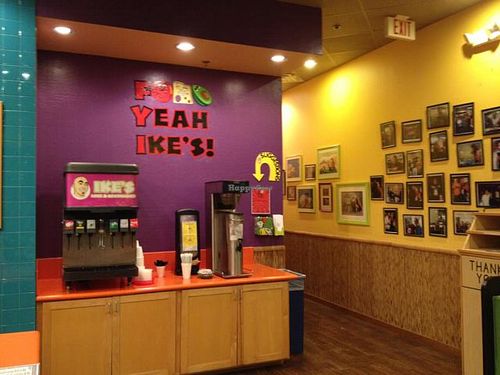 fountain drink station (photos on the wall are of celebrity patrons) at Ike's in Mesa