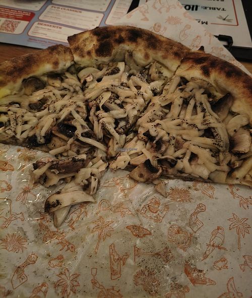 Half demolished mushroom pizza 🤤 at Matso's Sunshine Coast Brewery in Eumundi