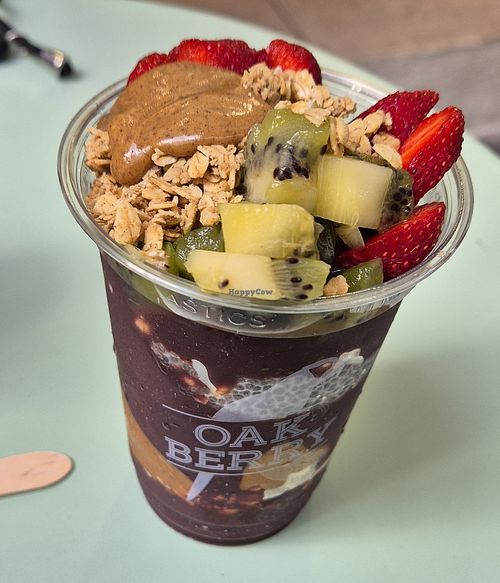 Build your own bowl with kiwi, strawberry, granola, peanut butter, chia pudding and cashews at OAKBERRY Açai | Gibraltar  in 