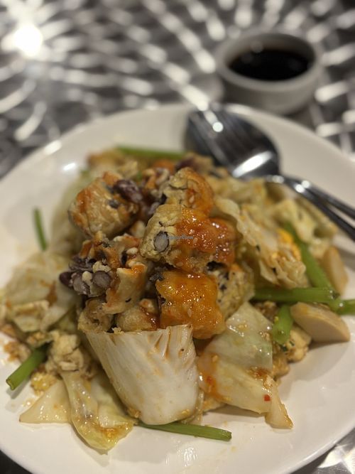 Tempeh sukiyaki  at Aroi Ari (อร่อย อารีย์) in Bangkok