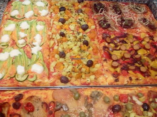 Vegan pizza at Ghiotto Take-Away in Verona