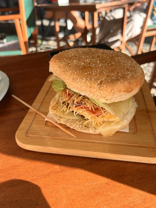 Hamburguesa vegana   at Tipo Bar in Porto