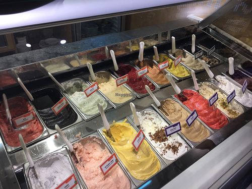 12 vegan flavors at Iceberg - Ibn Gabirol in Tel Aviv