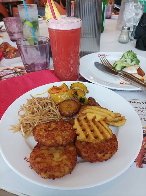 Vermicelles/nouilles asiatiques, bananes plantains, légumes, rostis de patate at Best Wok - Restaurant à volonté in Pontault-combault