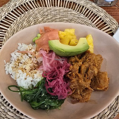 BBQ jackfruit poke bowl at Chakula in Leiria