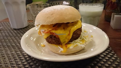 Great cheese burger at Juicesabel in Makati