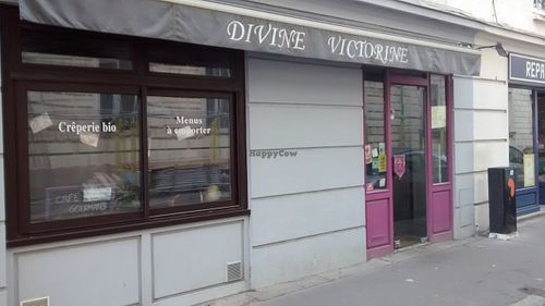 Frontwall at Divine Victorine in Nantes