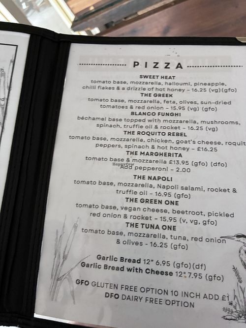Green one Pizza was good (think they have confused the V and Vg symbols on their own menu for some of the pizzas at the top of their list)  at The Pleasure Boat Inn in Great Yarmouth