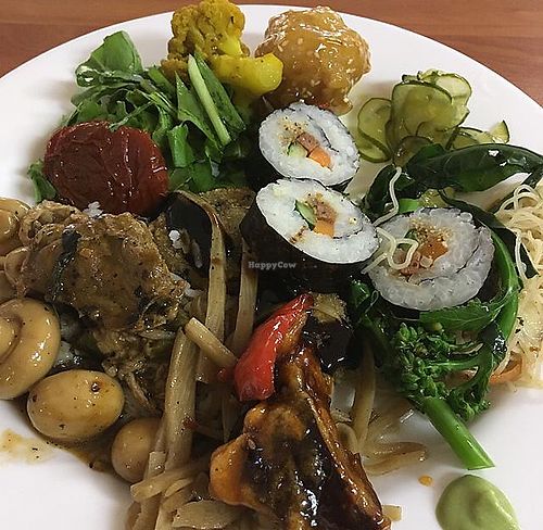 buffet lunch with sushi at Verde Perene in Vitoria