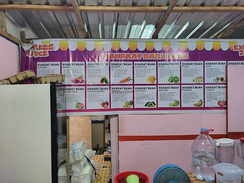 All vegan if you ask for no milk. But you have to ask at Express juice in 