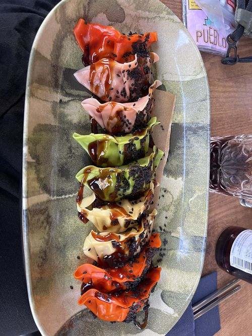 Vegane Gyoza mit Tofu, Gemüse, Kimchi und Quinoa  at KamiKatze in Innsbruck