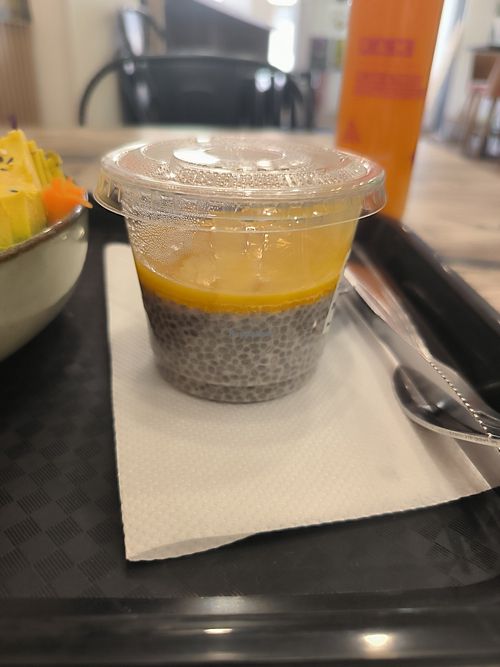 Chia pudding au lait d'amande. at Amohi PokeBowl in Evreux