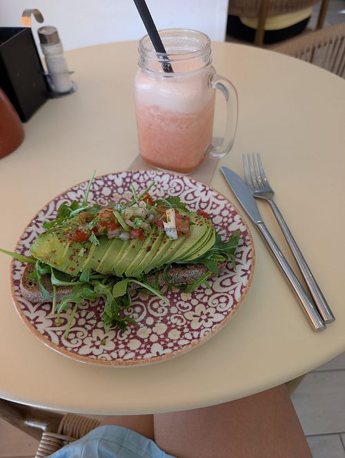 Avocado toast and tropical smoothie at Mi Cafecito - Brunch & More in Malaga