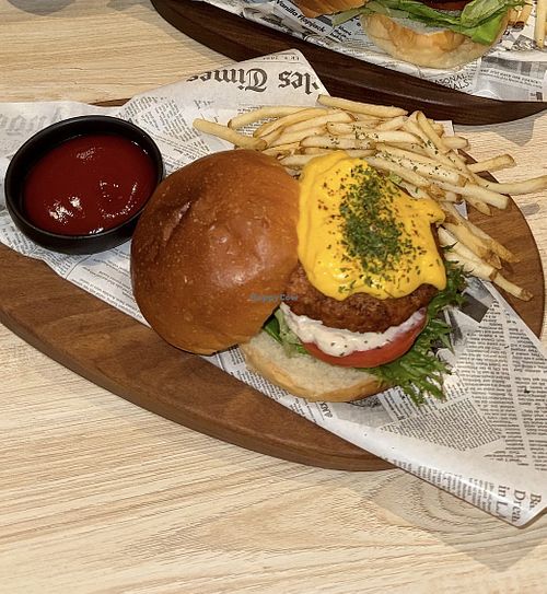 Thick cut omni pork burger 🍔 NTD$400   at VEGANAMORE in Taipei City