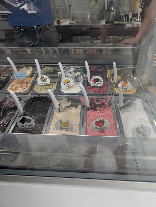 Vegan/dairy-free flavours at Gelateria Dolce Mia Bloor in Toronto