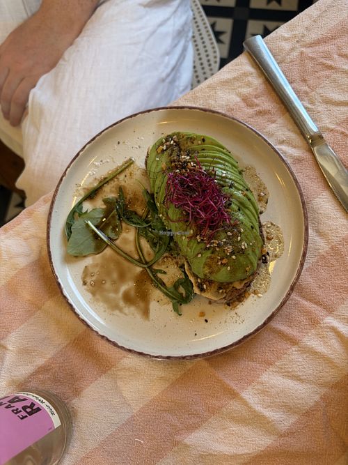 Veganes Avocadobrot (bereits angegessen 😅)  at Café Seedling in Regensburg