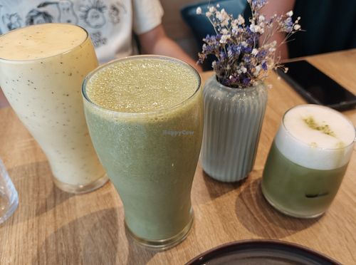Vegan smoothies and matcha latte at Energy Brunch Algés in Alges